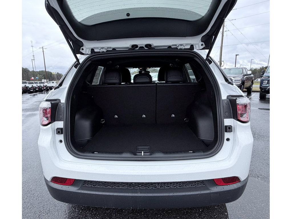 New 2026 Jeep Compass Latitude image 9