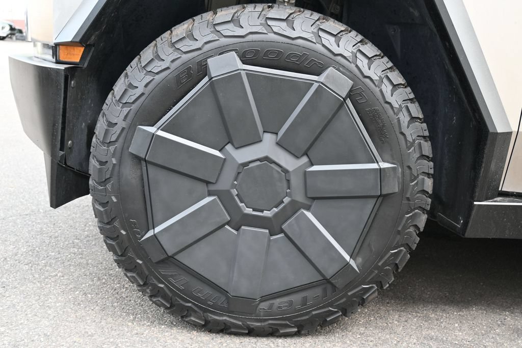 Used 2024 Tesla Cybertruck AWD Crew Cab image 13
