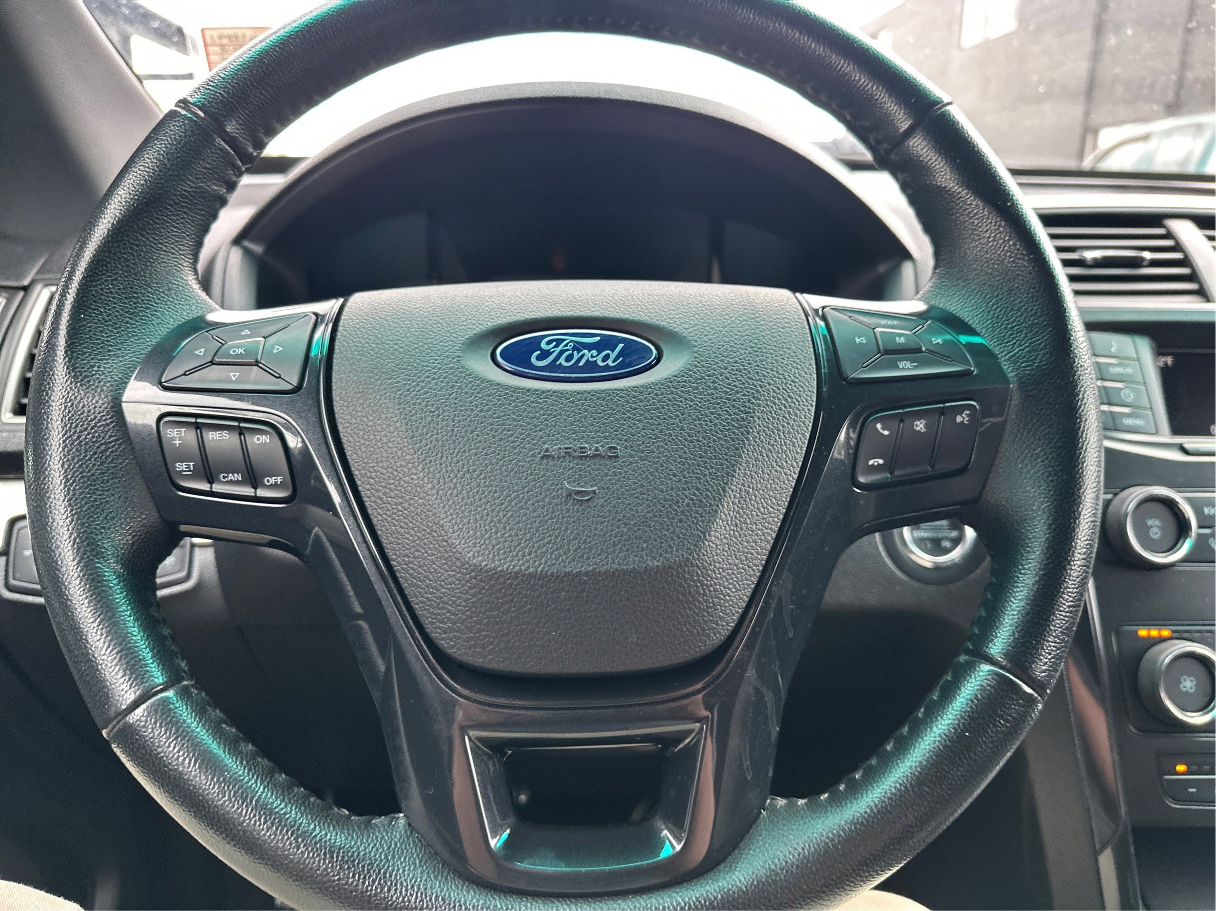 Used 2018 Ford Explorer XLT AWD/4WD image 18
