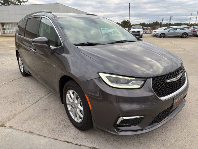 Used 2022 Chrysler Pacifica Touring-L image 4