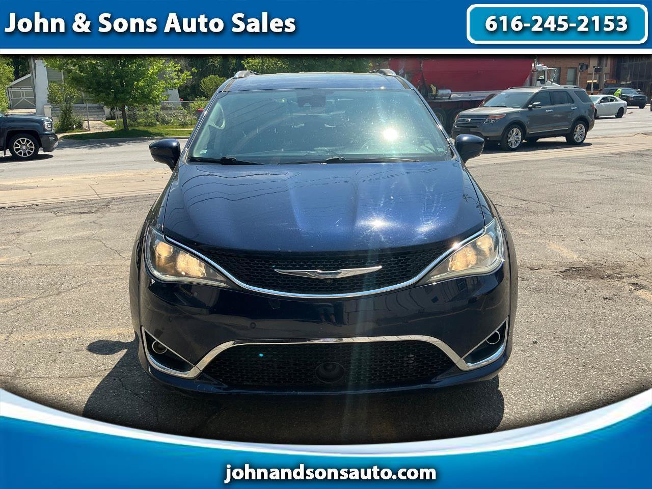 Used 2017 Chrysler Pacifica Touring-L Plus w/ Advanced Safetytec Group FWD image 1