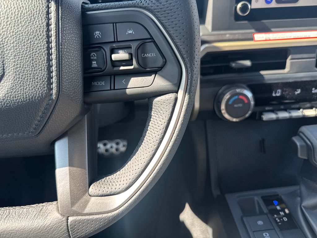 Used 2025 Toyota Tacoma TRD Sport AWD/4WD image 26