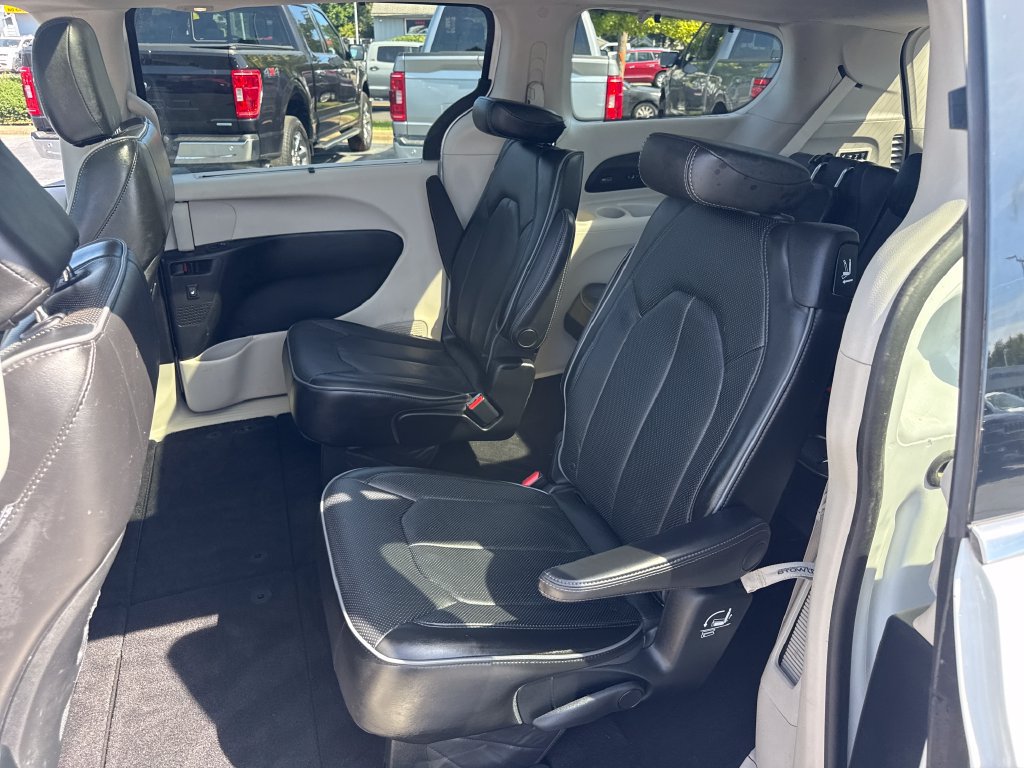Used 2018 Chrysler Pacifica Limited FWD image 25