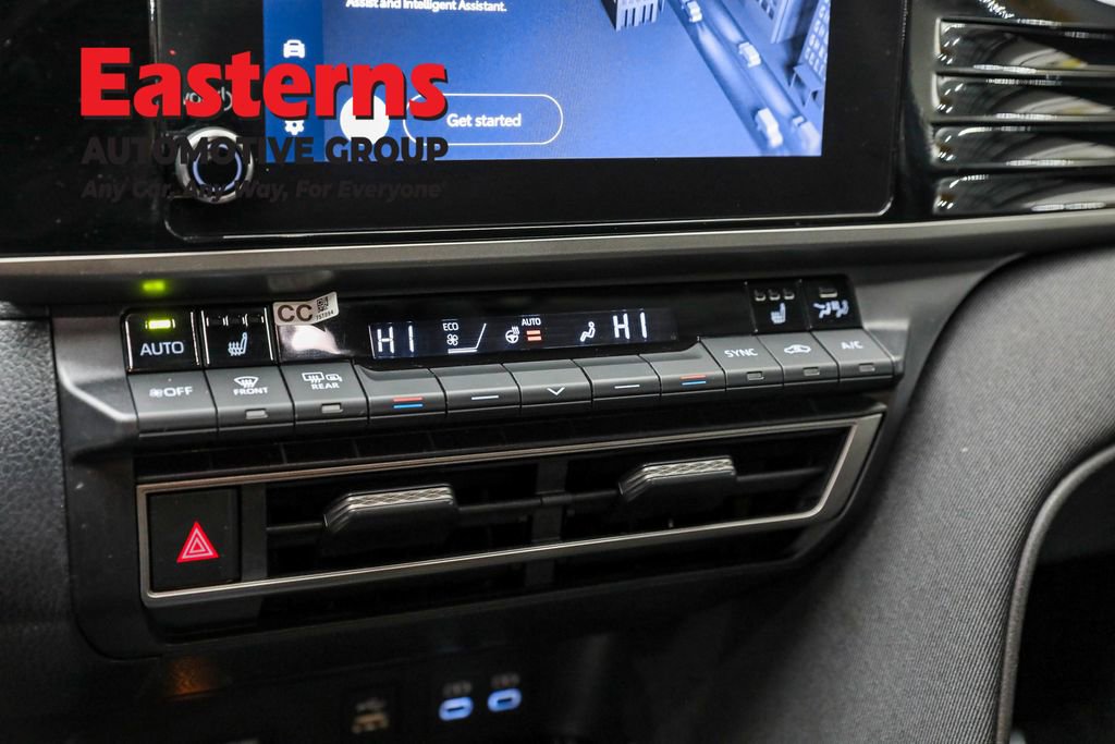 Used 2025 Toyota Camry LE w/ Convenience Package image 19