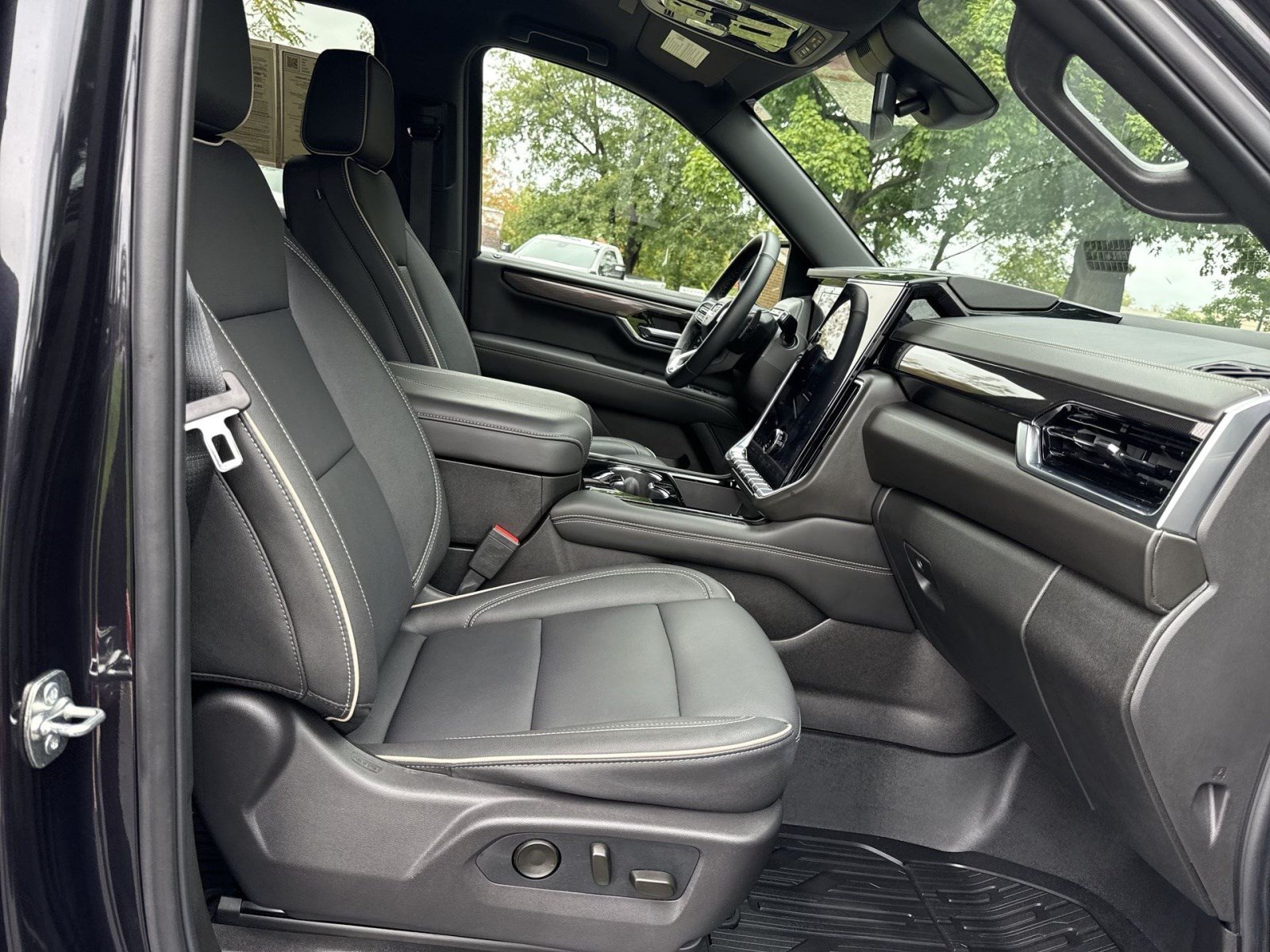 Used 2026 GMC Yukon Elevation w/ LPO, Floor Liner Package AWD/4WD image 26