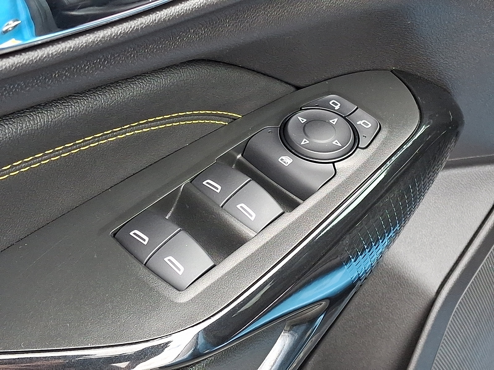 Used 2025 Chevrolet Trax ACTIV FWD image 14