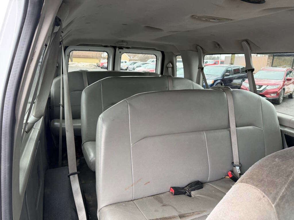 Used 2009 Ford E-350 and Econoline 350 Extended Wagon Super Duty image 14