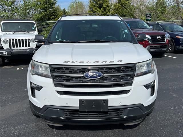 Used 2018 Ford Explorer XLT w/ Equipment Group 202A image 3