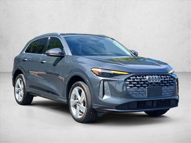Certified 2025 Audi Q5 Premium AWD/4WD image 3