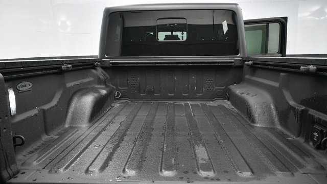 Used 2020 Jeep Gladiator Overland AWD/4WD image 17