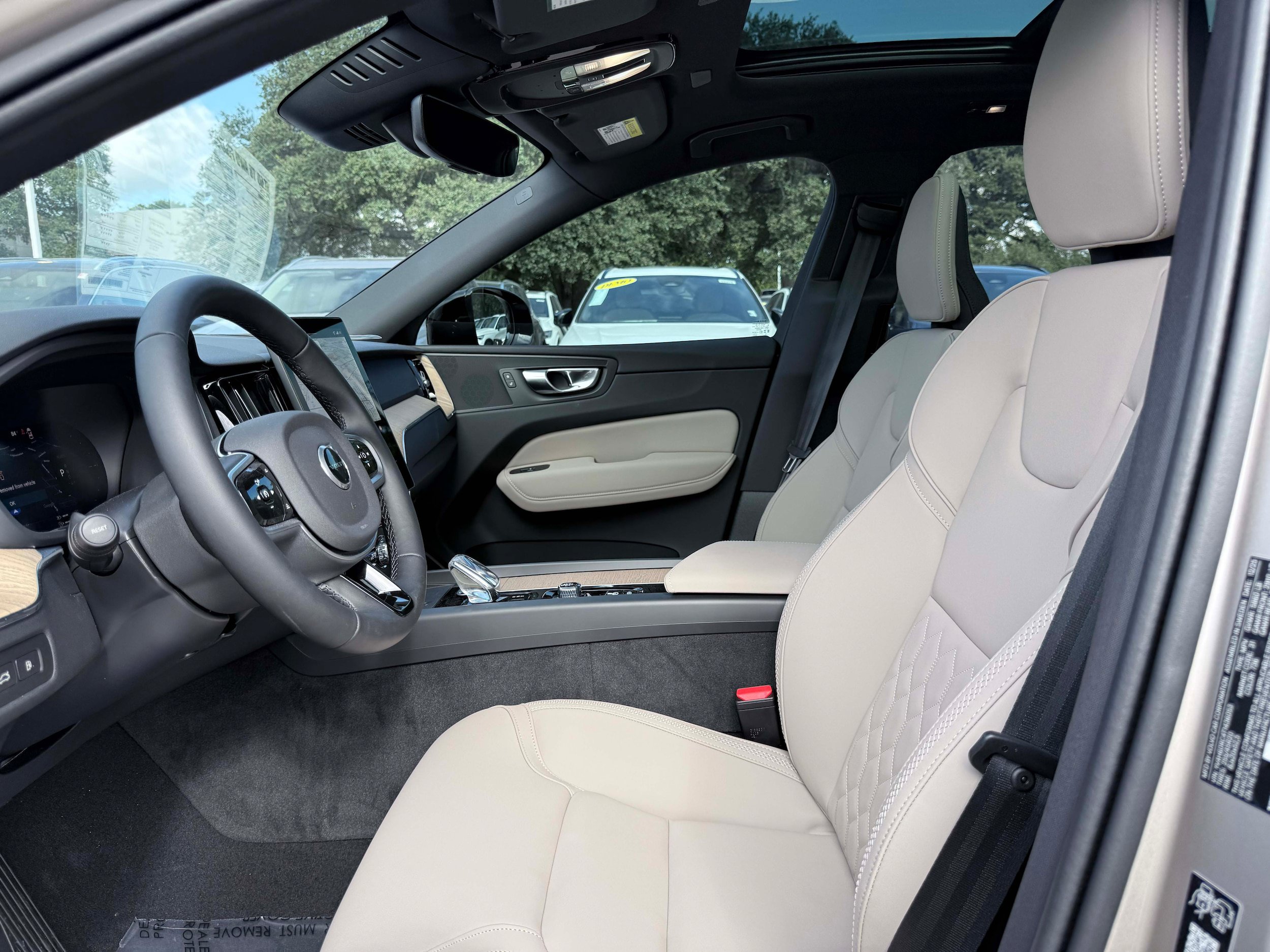New 2026 Volvo XC60 T8 Plus w/ Protection Package Premier AWD/4WD image 13