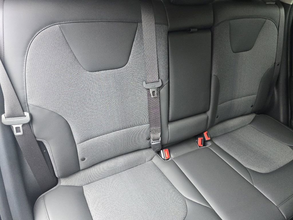 Used 2023 Kia Niro EX image 21