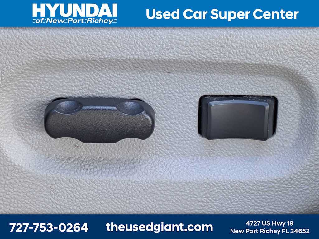 Used 2010 Chevrolet HHR LT FWD image 21
