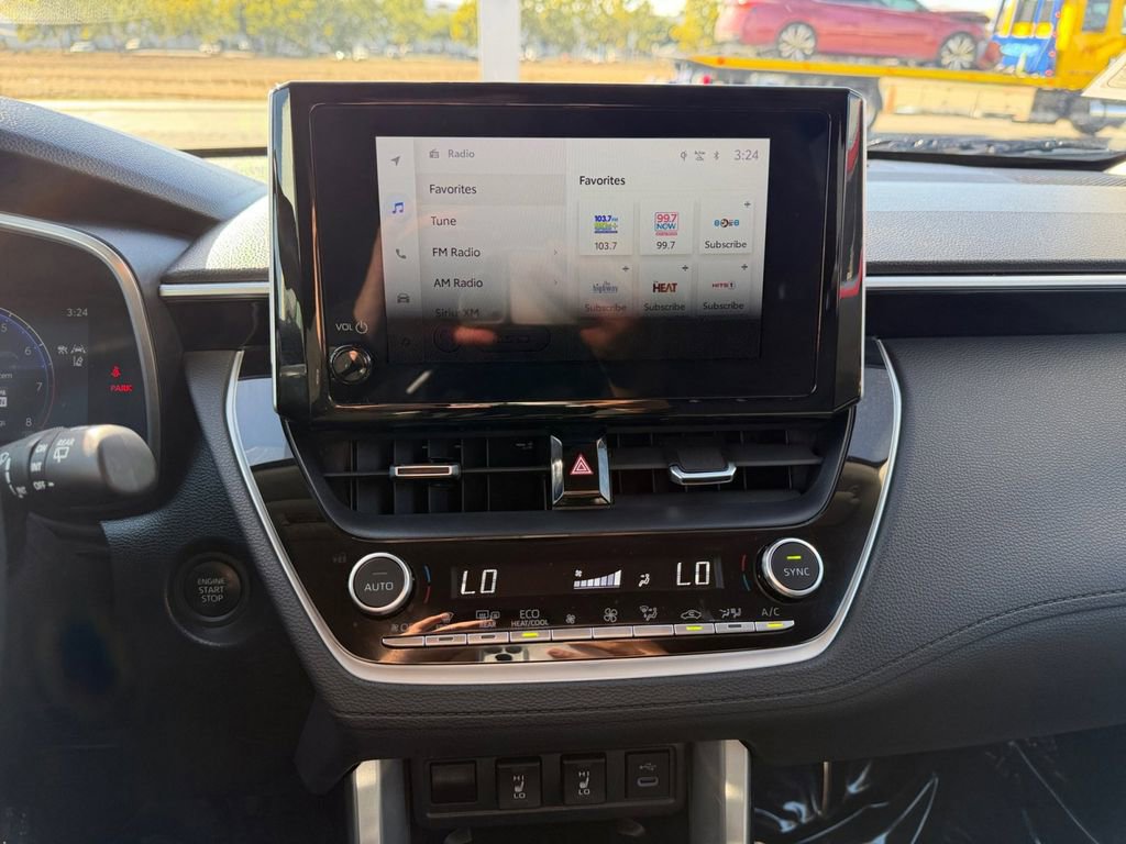Used 2024 Toyota Corolla Cross XLE image 19