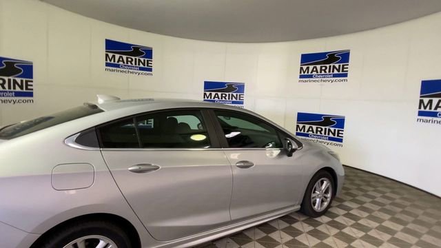 Used 2017 Chevrolet Cruze LT w/ Convenience Package image 2