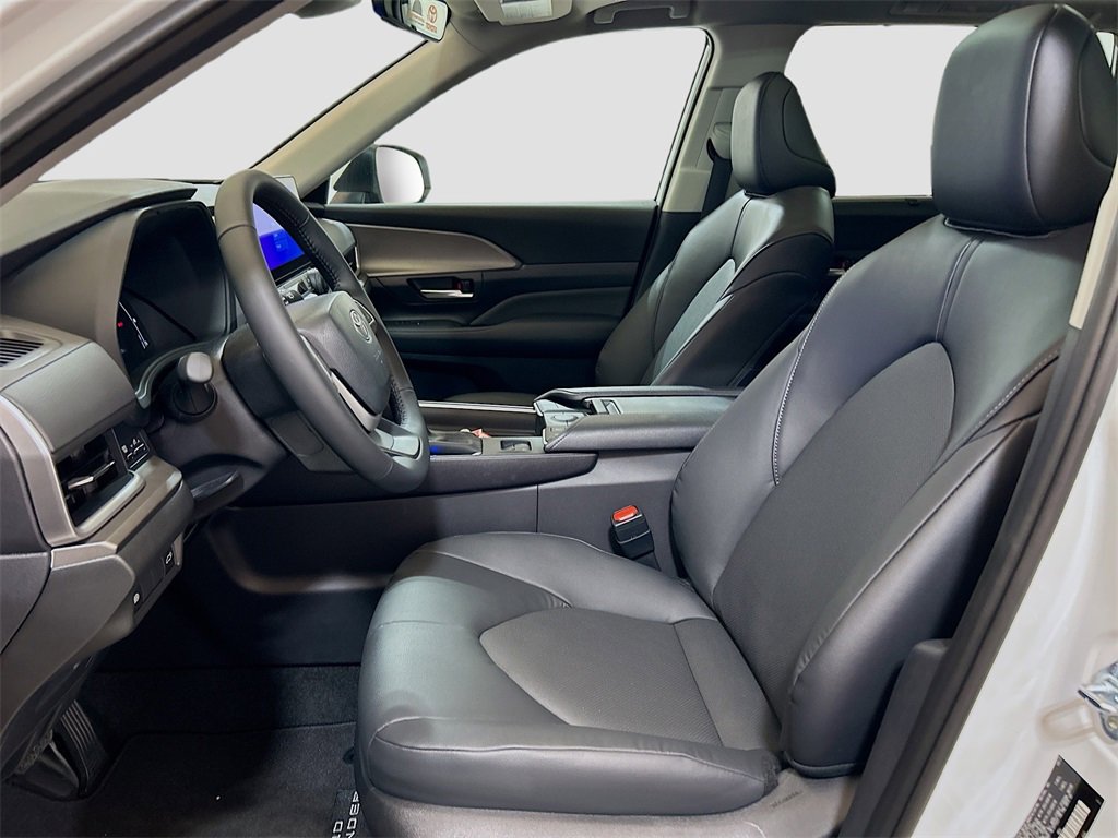 New 2025 Toyota Grand Highlander FWD image 18