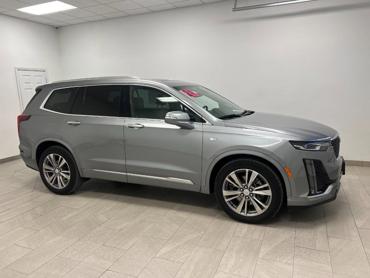 Used 2024 Cadillac XT6 Premium Luxury image 2