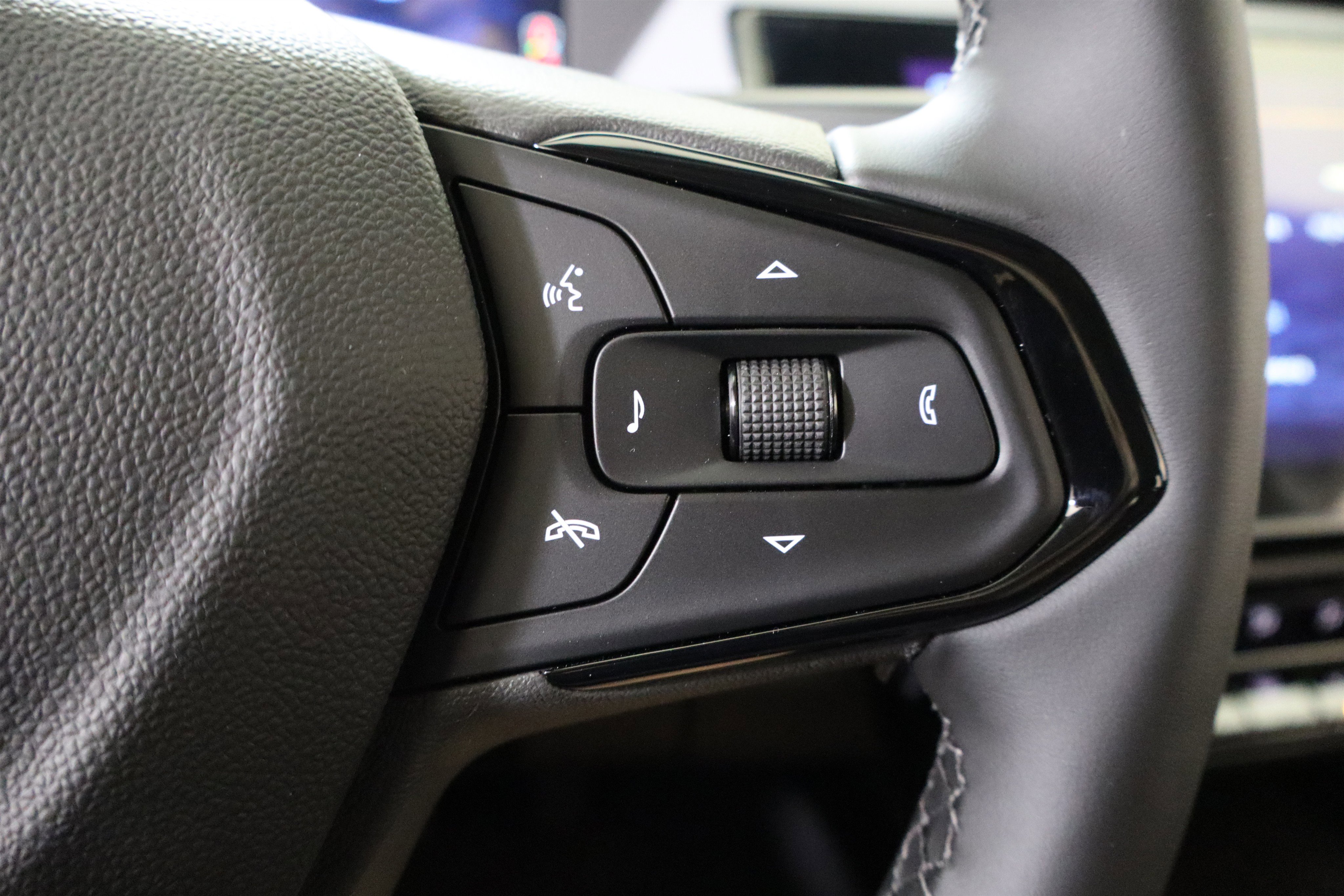 New 2027 Chevrolet Bolt LT w/ Comfort Package image 29