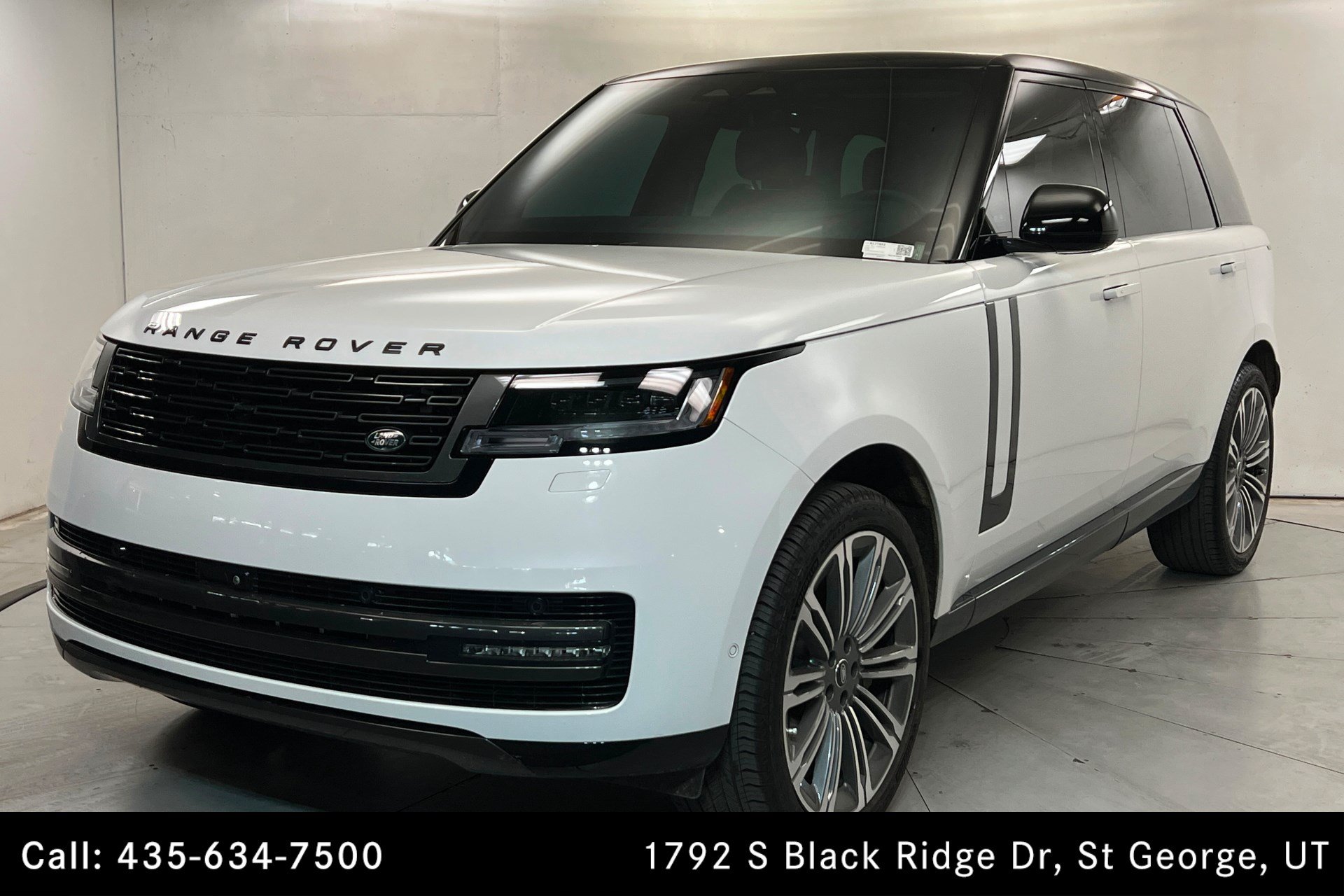 Used 2024 Land Rover Range Rover Long Wheelbase SE AWD/4WD image 1