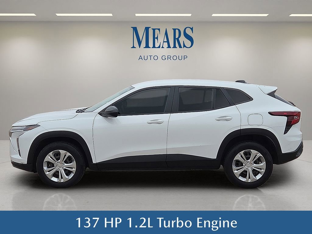 Used 2024 Chevrolet Trax LS image 3
