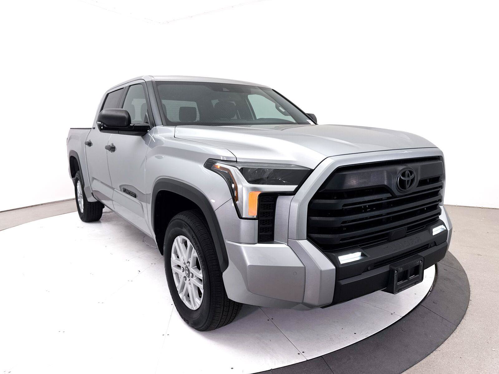 Used 2025 Toyota Tundra SR5 w/ SR5 Convenience Package AWD/4WD image 12