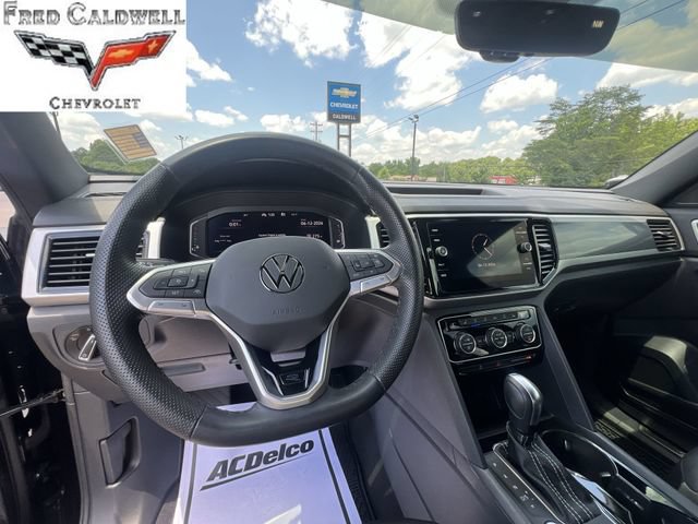 Used 2023 Volkswagen Atlas Cross Sport SEL Premium R-Line AWD/4WD image 16