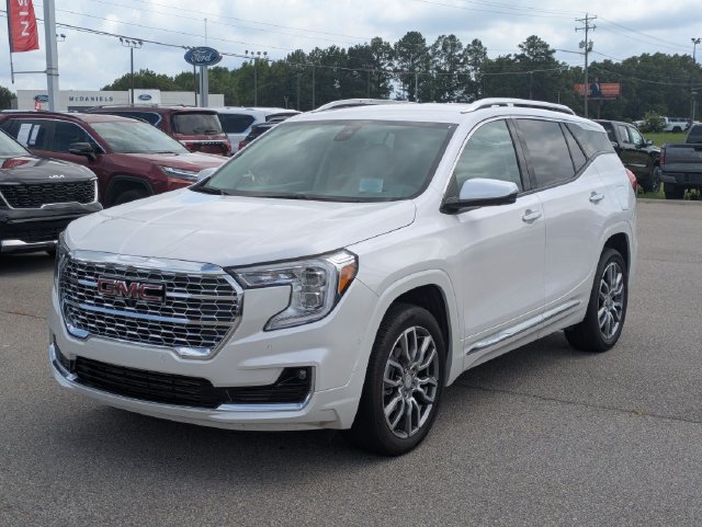 Used 2022 GMC Terrain Denali w/ Denali Premium Package AWD/4WD image 7