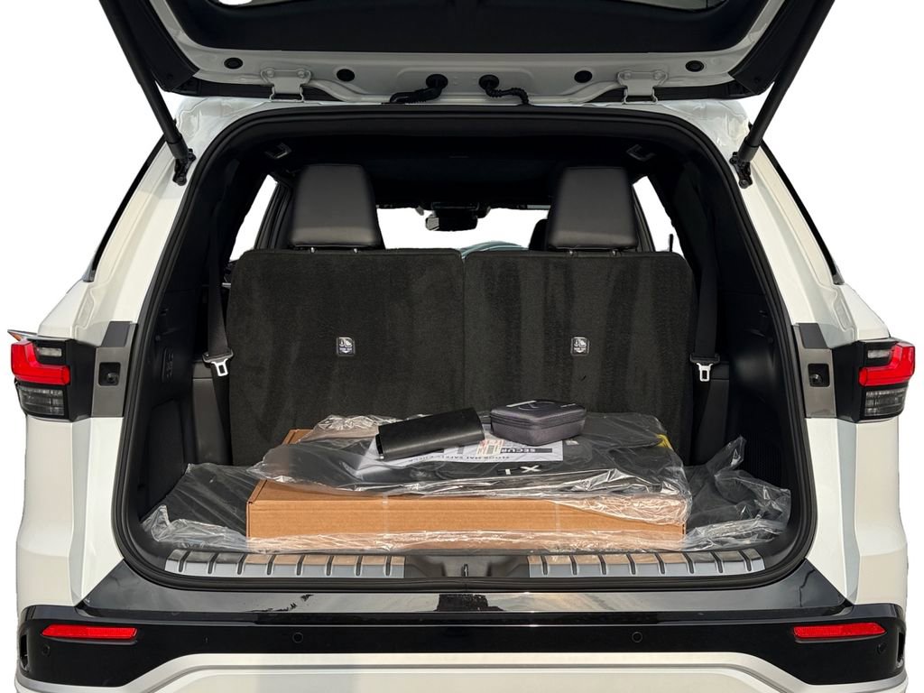 New 2026 Lexus TX 500h AWD image 8