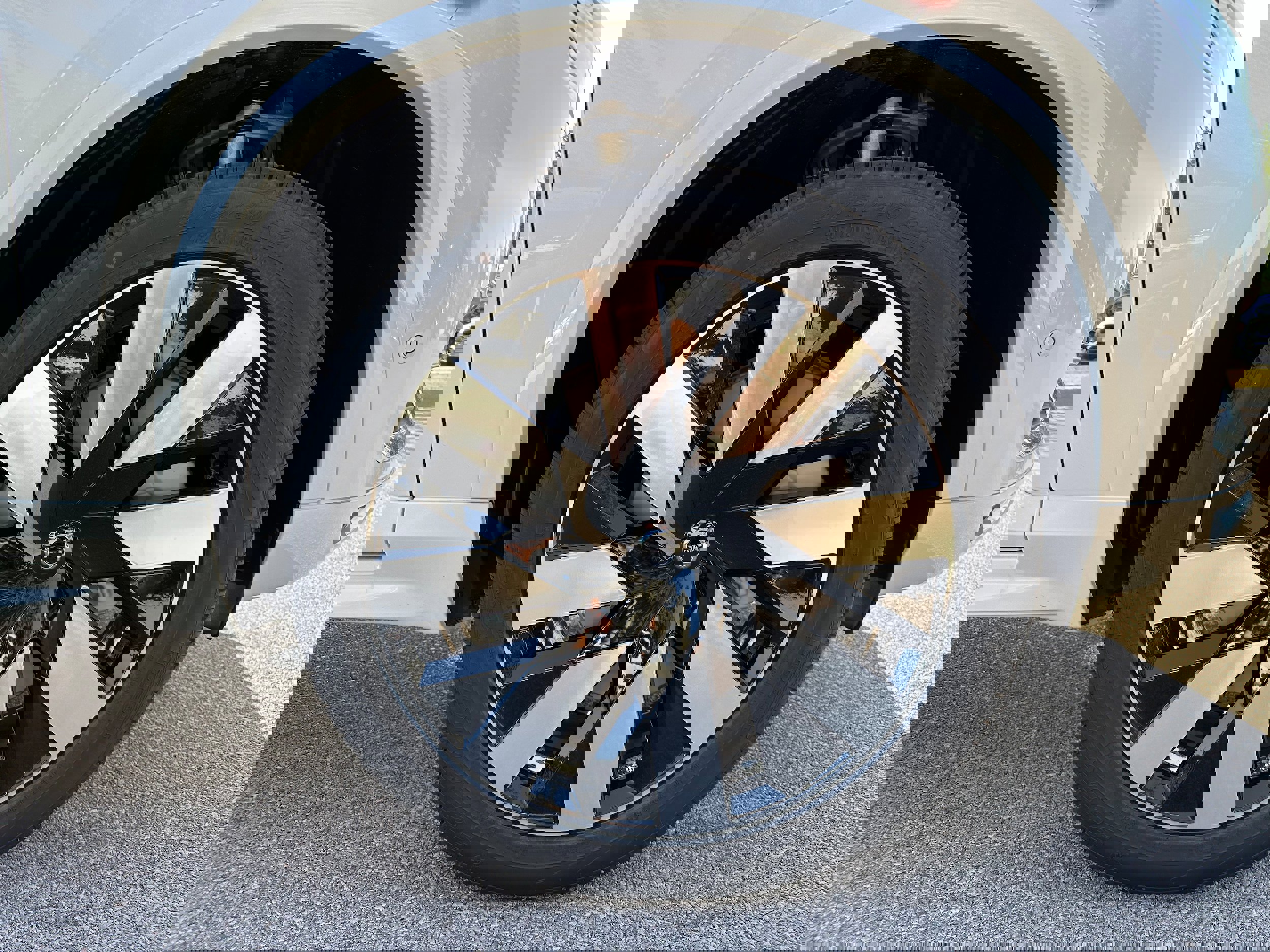 New 2025 Volvo XC90 T8 Plus w/ Protection Package Premier image 7