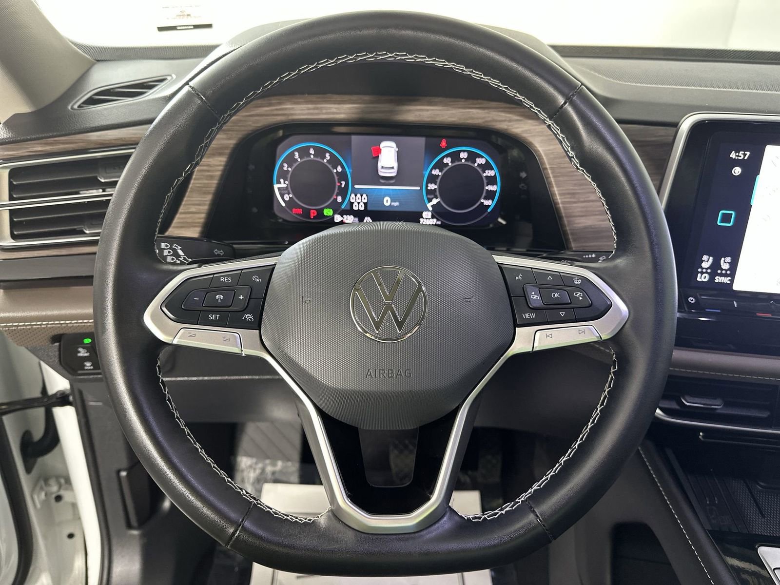 Used 2025 Volkswagen Atlas SEL AWD/4WD image 14
