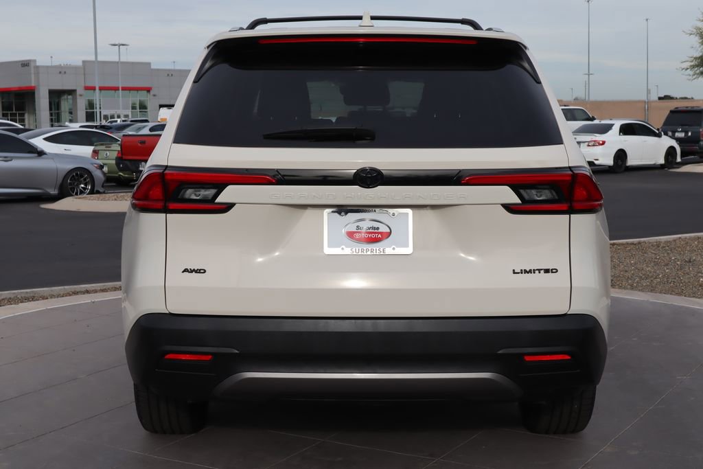 Used 2024 Toyota Grand Highlander Limited image 6