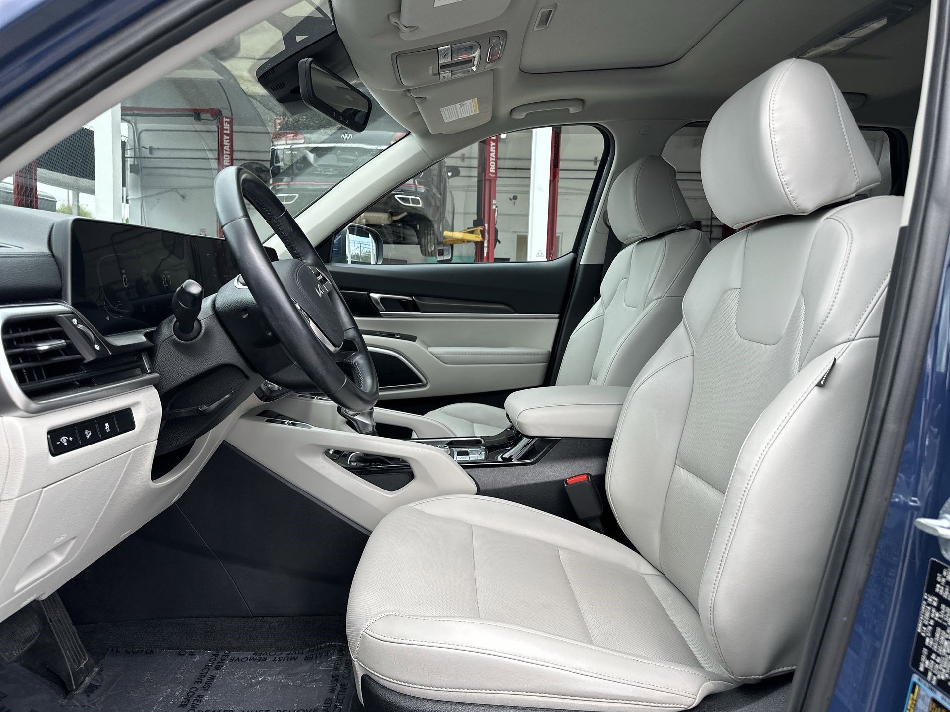 Used 2023 Kia Telluride S w/ S Sunroof Package FWD image 13