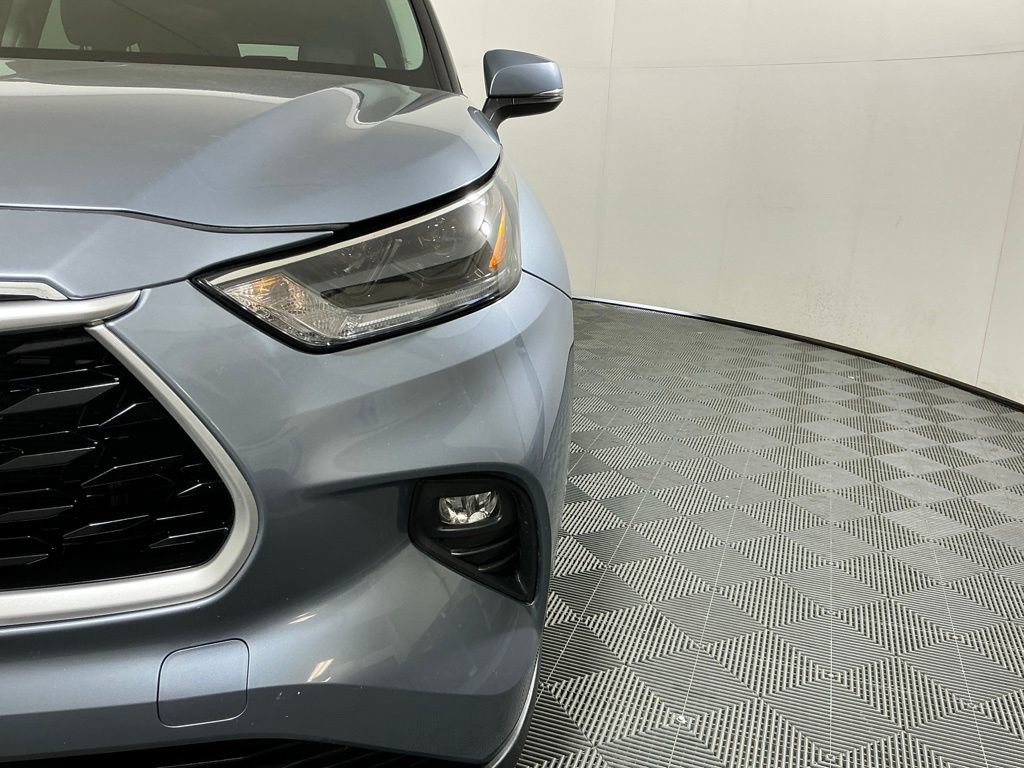 Used 2021 Toyota Highlander XLE AWD/4WD image 8