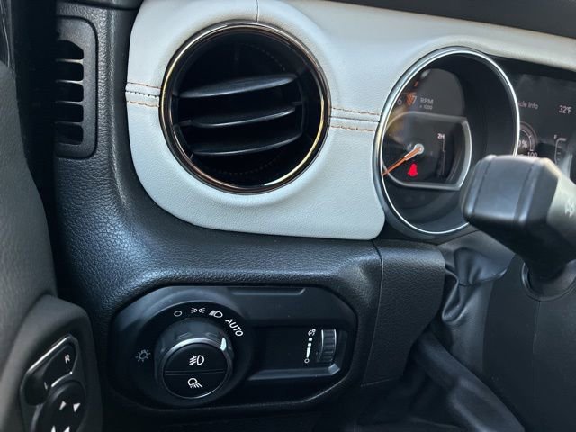 Used 2023 Jeep Gladiator Overland image 27