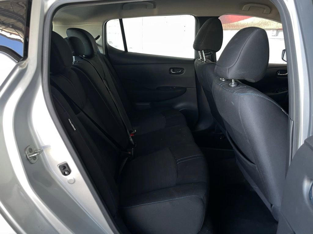 Used 2022 Nissan Leaf S image 16