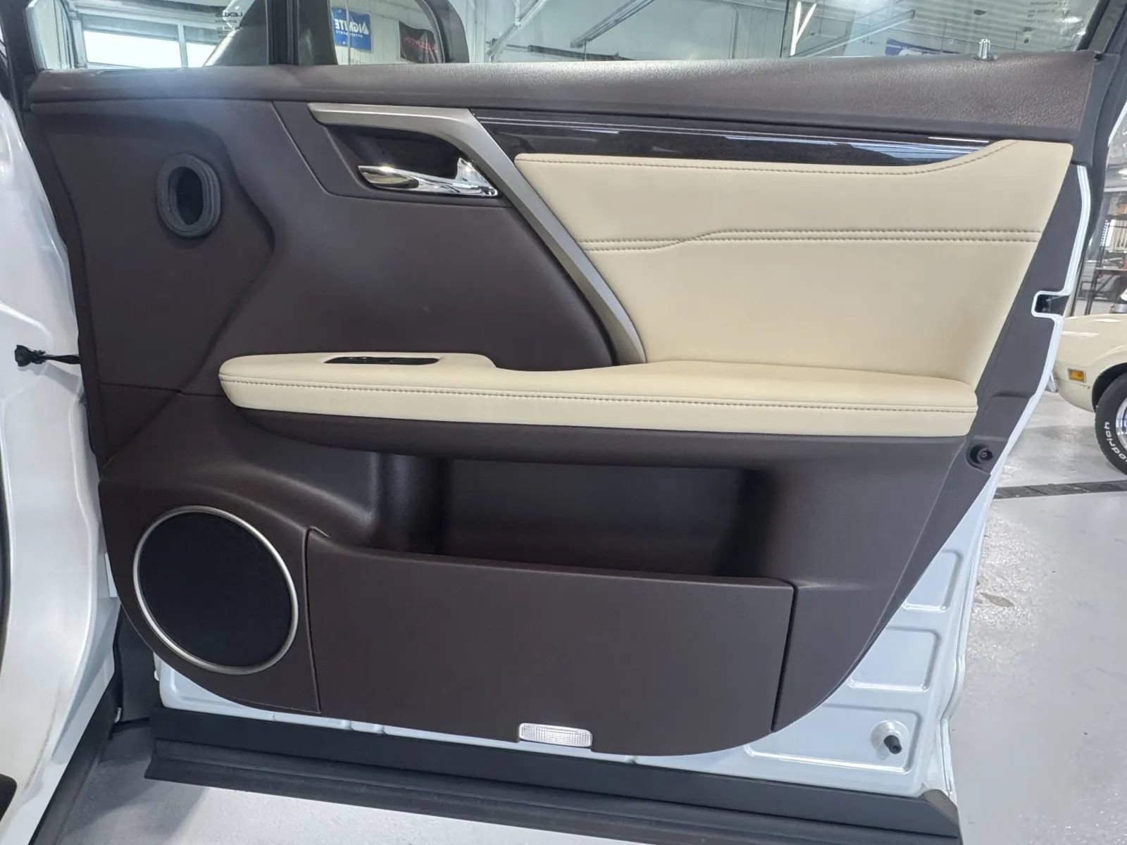 Used 2018 Lexus RX 450h AWD w/ Luxury Package image 21