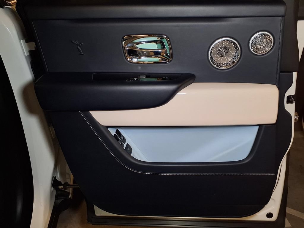 Used 2023 Rolls-Royce Cullinan AWD/4WD image 21