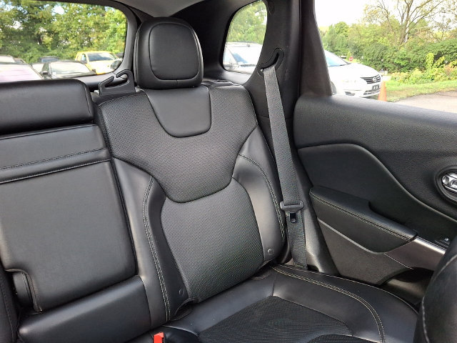 Used 2019 Jeep Cherokee Limited AWD/4WD image 20
