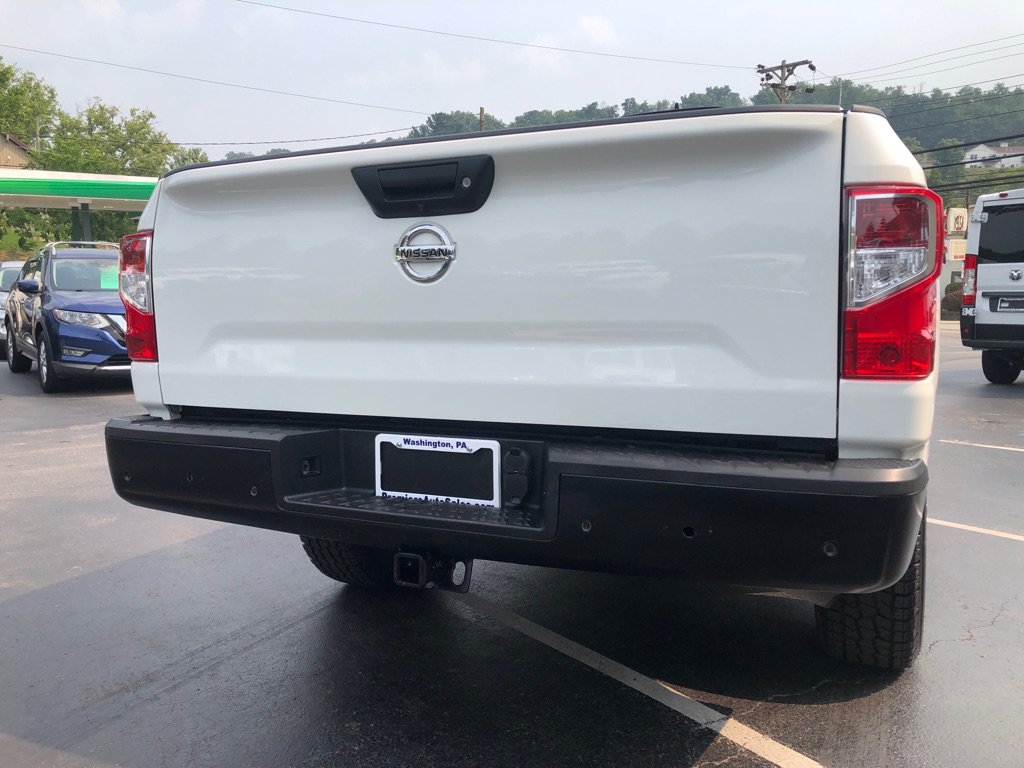 Used 2022 Nissan Titan S AWD/4WD image 5