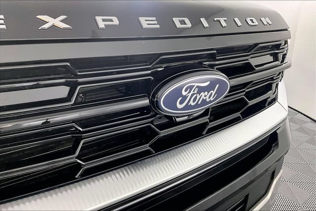 Used 2025 Ford Expedition Platinum w/ Driver's Package AWD/4WD image 31