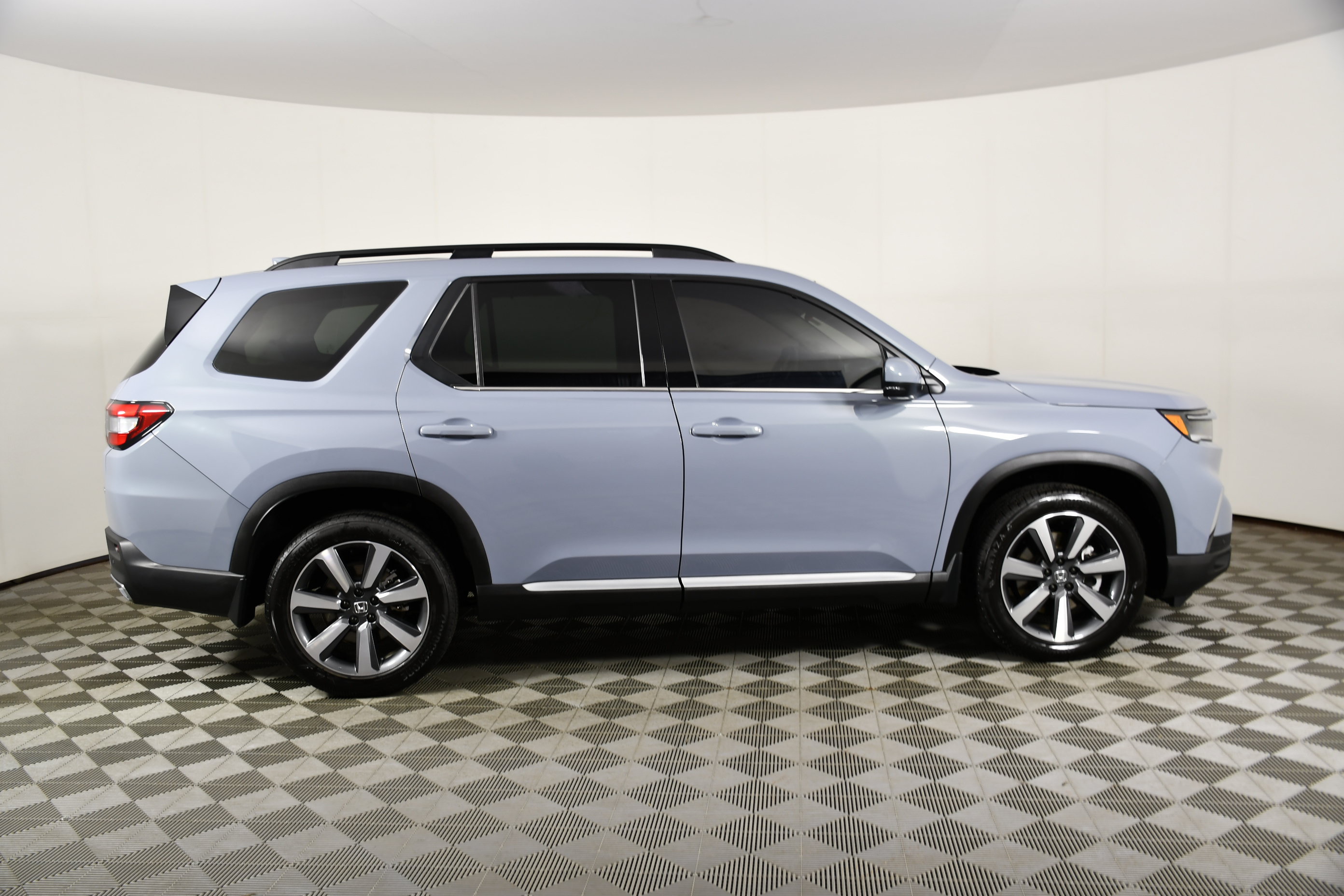 Used 2025 Honda Pilot Touring image 5