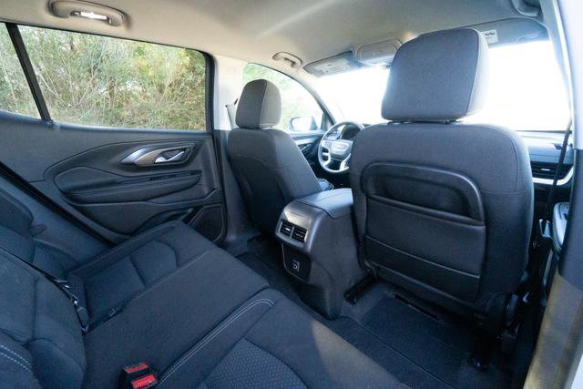 Used 2024 GMC Terrain SLE w/ Driver Convenience Package image 30