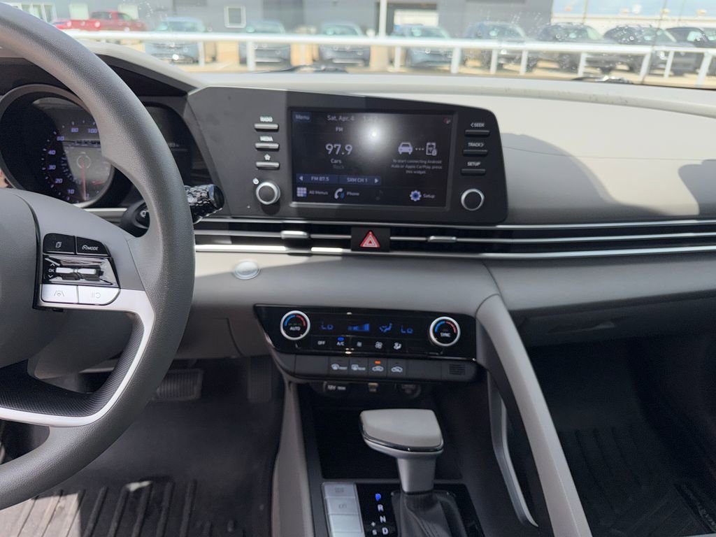 Used 2023 Hyundai Elantra SEL w/ Cargo Package image 19