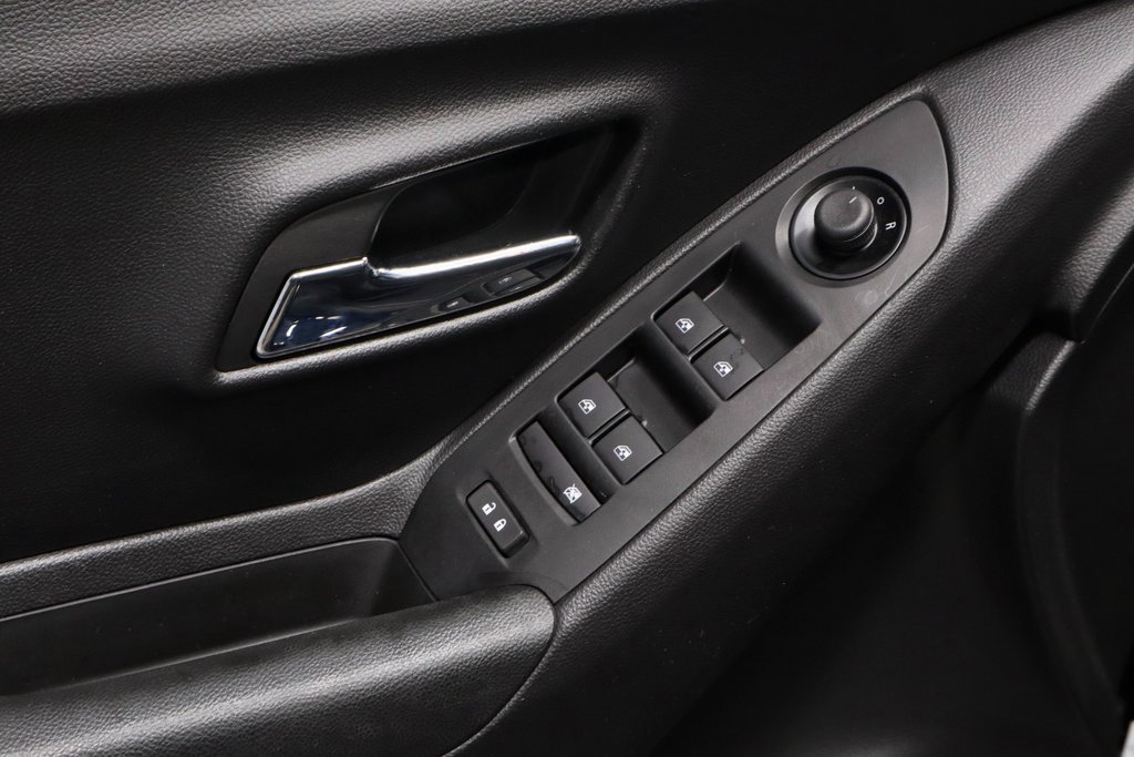 Used 2022 Chevrolet Trax LT w/ Premium Seat Package image 23