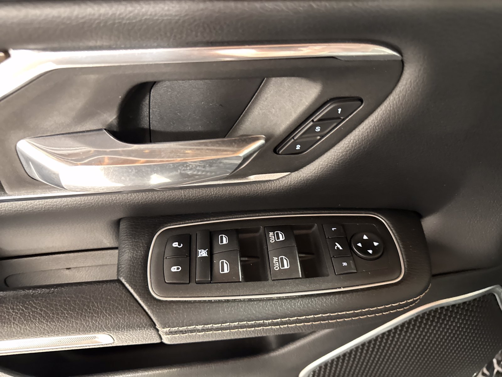 Used 2021 RAM 1500 Laramie AWD/4WD image 18