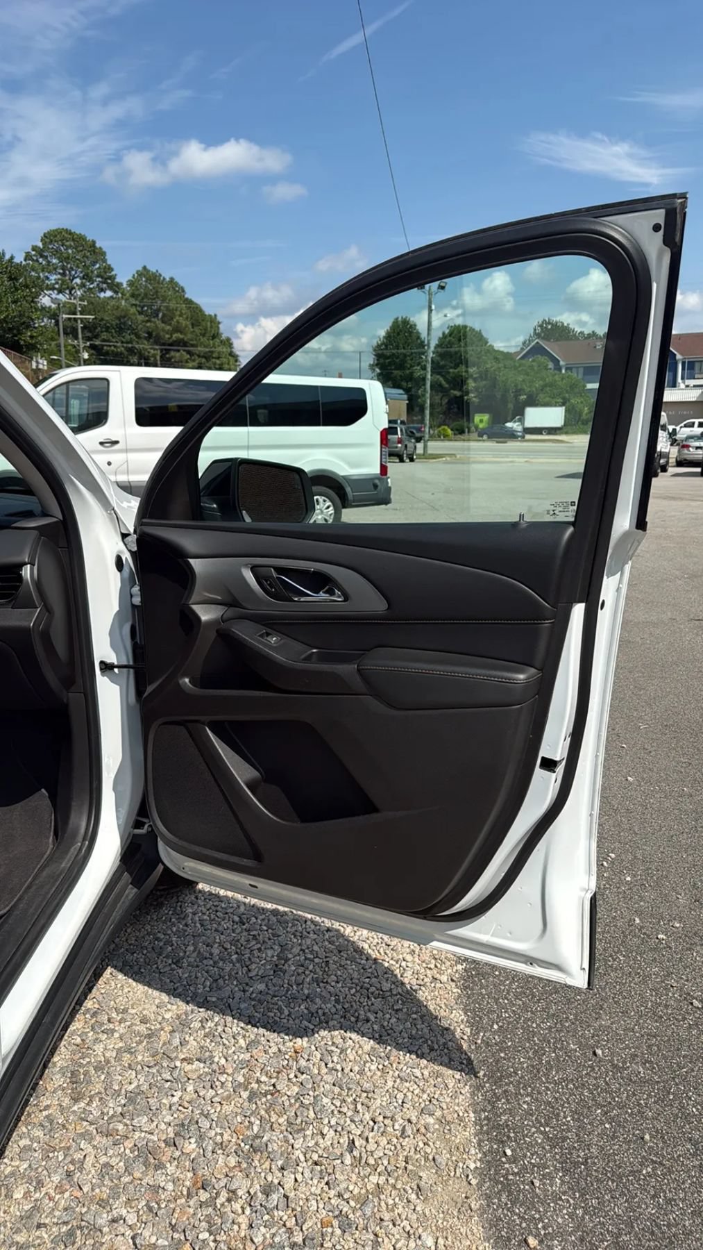 Used 2021 Chevrolet Traverse LS FWD image 11