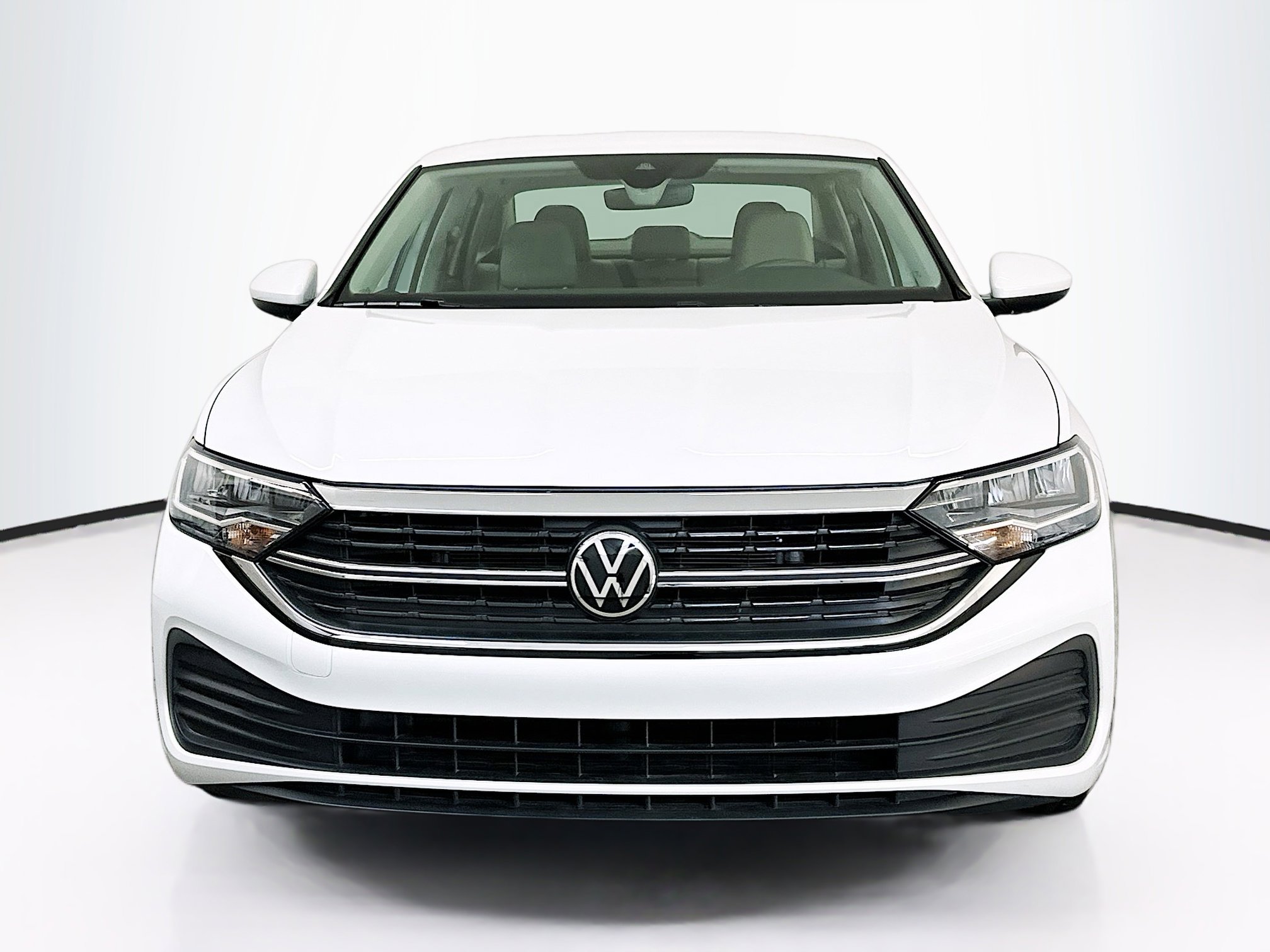 Used 2024 Volkswagen Jetta SE image 2