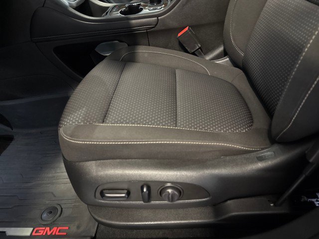 Used 2023 GMC Acadia SLE w/ Driver Convenience Package image 16