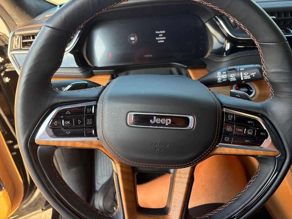 Used 2025 Jeep Grand Cherokee L Summit AWD/4WD image 12