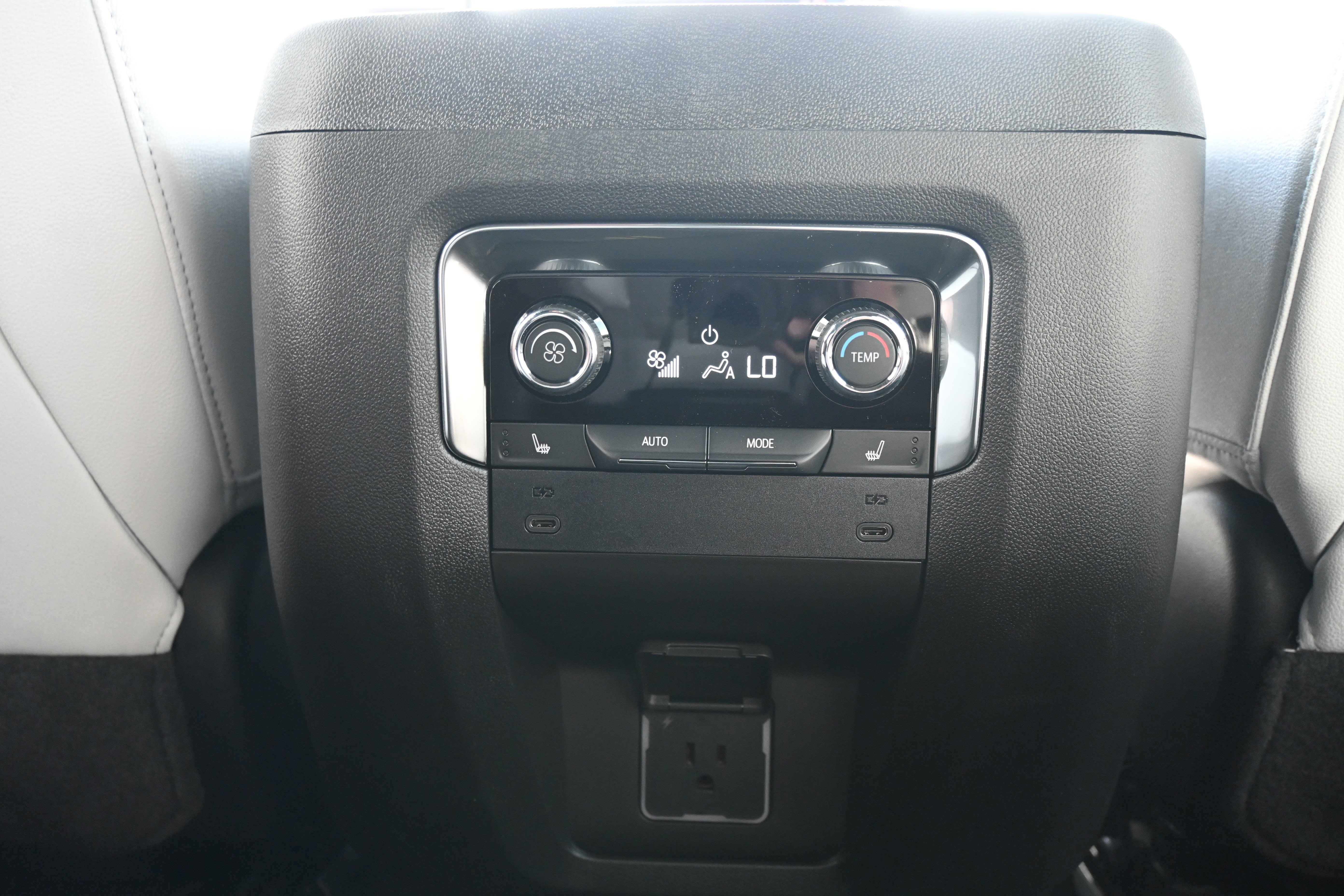 Used 2025 Chevrolet Tahoe Premier w/ Sun And Tow Package image 37